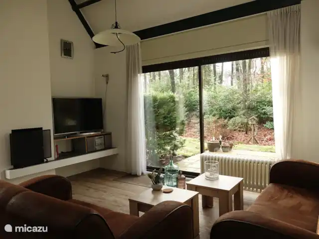 Heerlijk midden in de natuur - 106 huren in Nederland, Gelderland, Harfsen - bungalow woonkamer