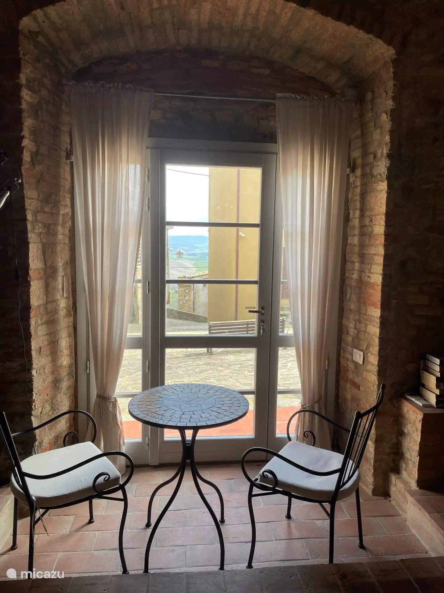 Uitzicht aan de kant van het plein