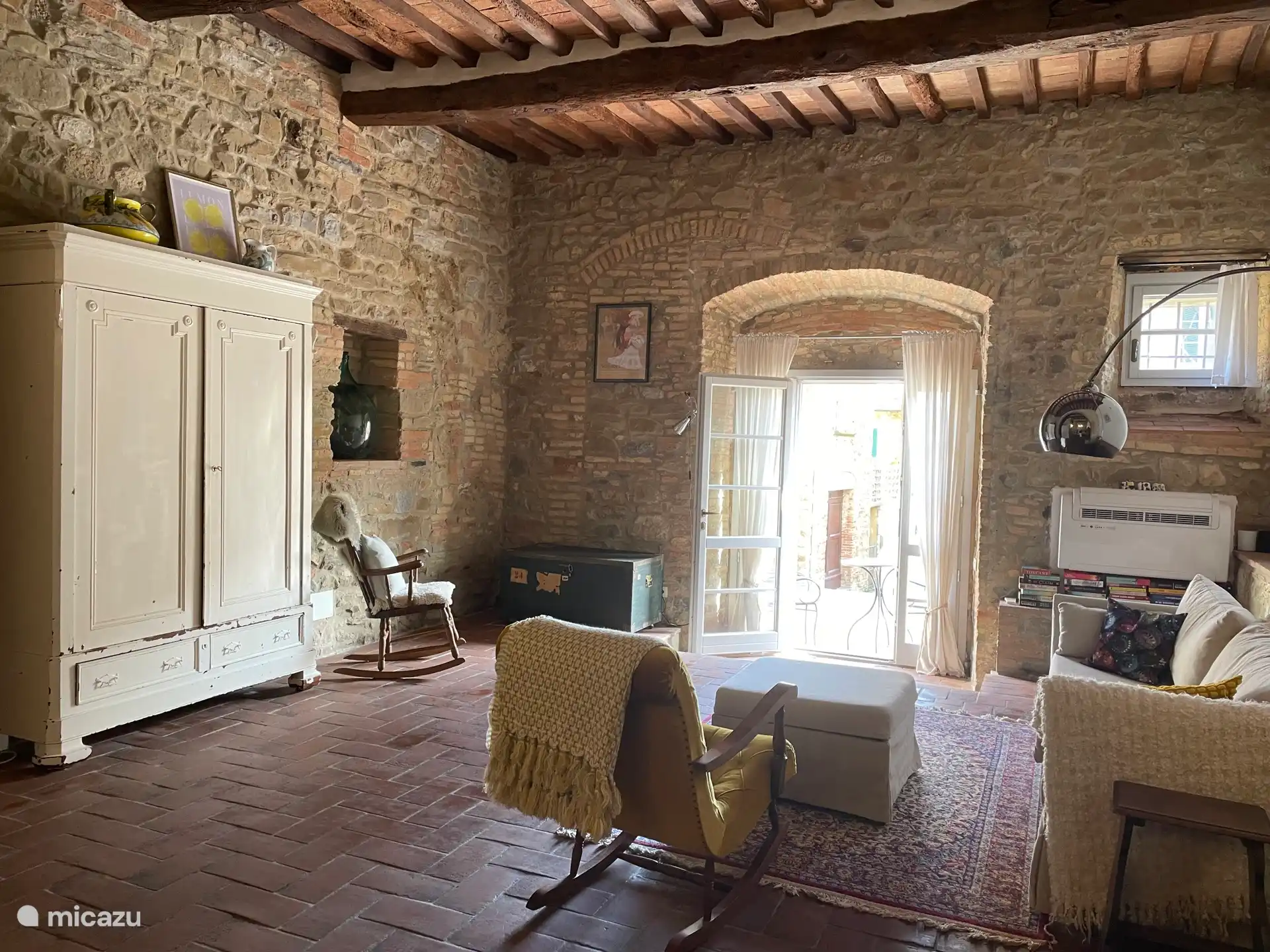 Woonkamer met openslaande deuren