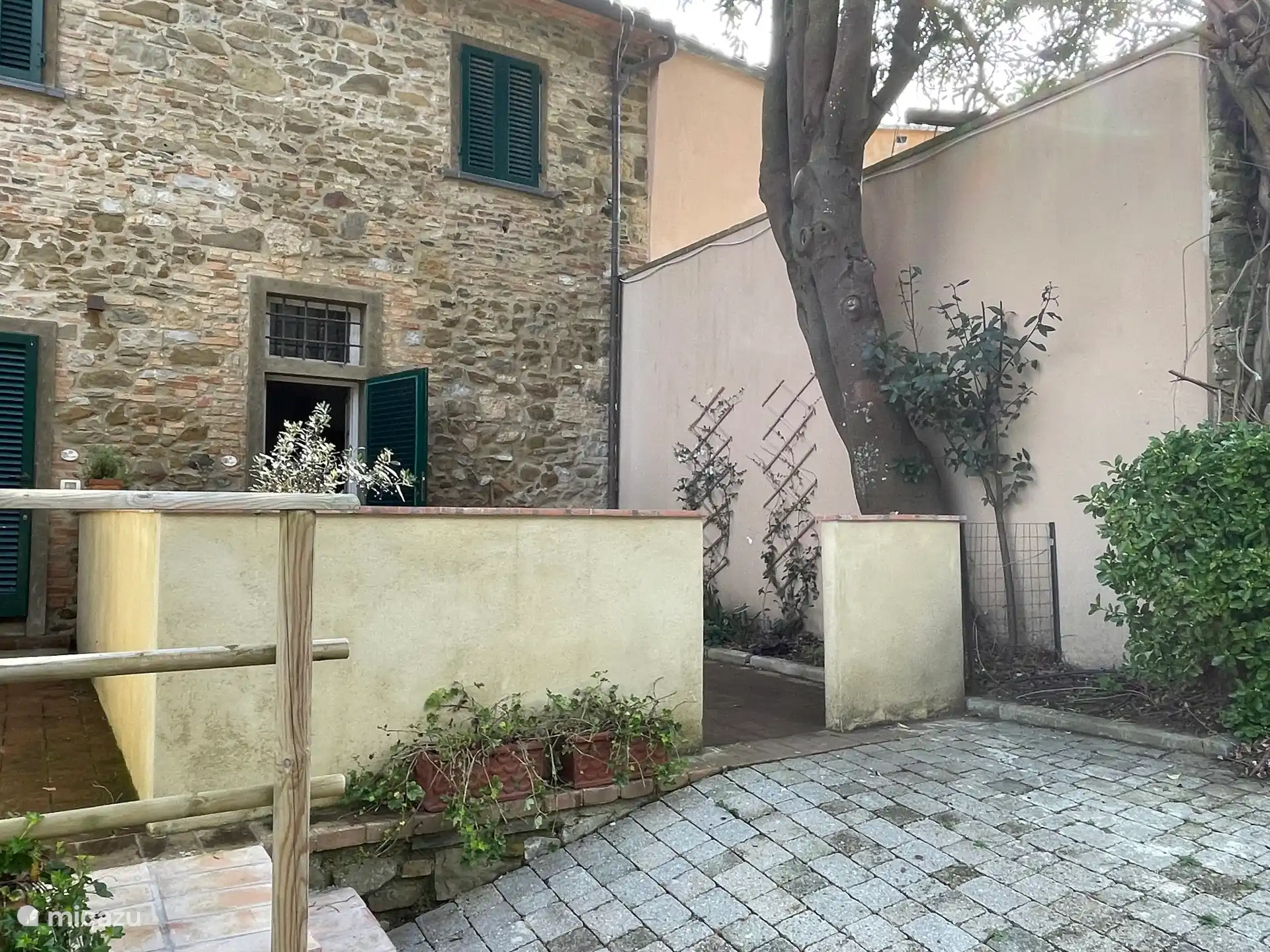 Toegang tot het terras aan de achterkant