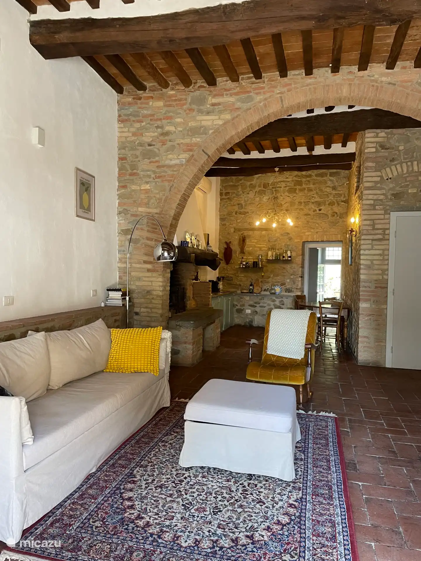 Doorkijk vanaf de openslaande deuren