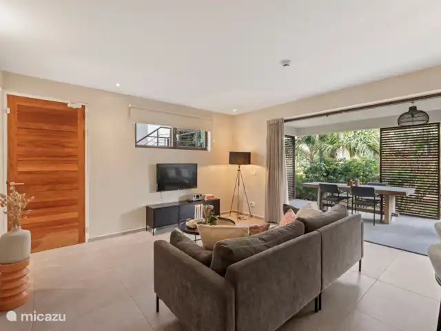 Jan Sofat LUX A12, rez-de-chaussée | Curaçao, Banda Ariba (est), Jan Sofat - appartement Salon avec TV