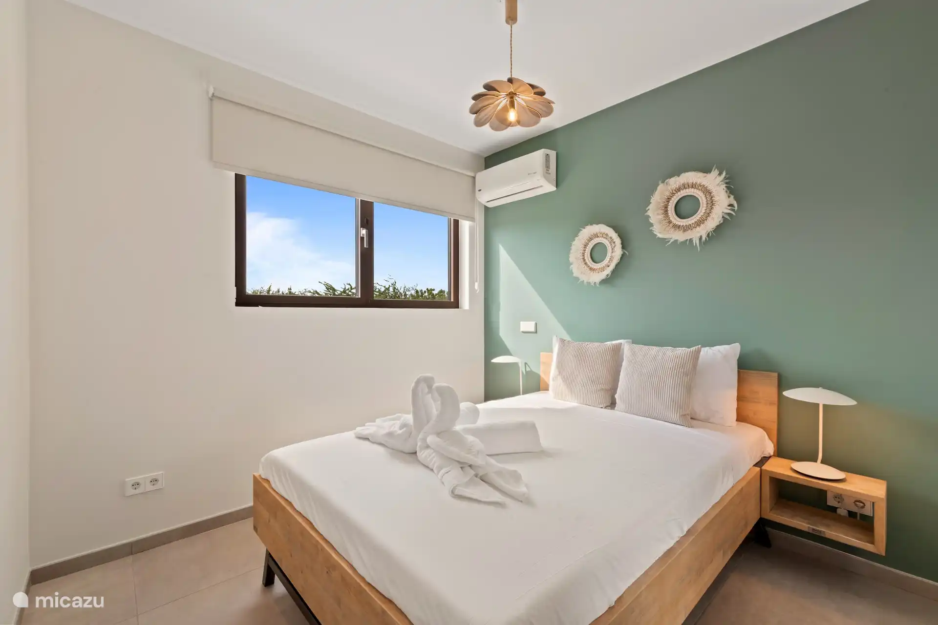 Slaapkamer 2 met tweepersoonsbed en a/c