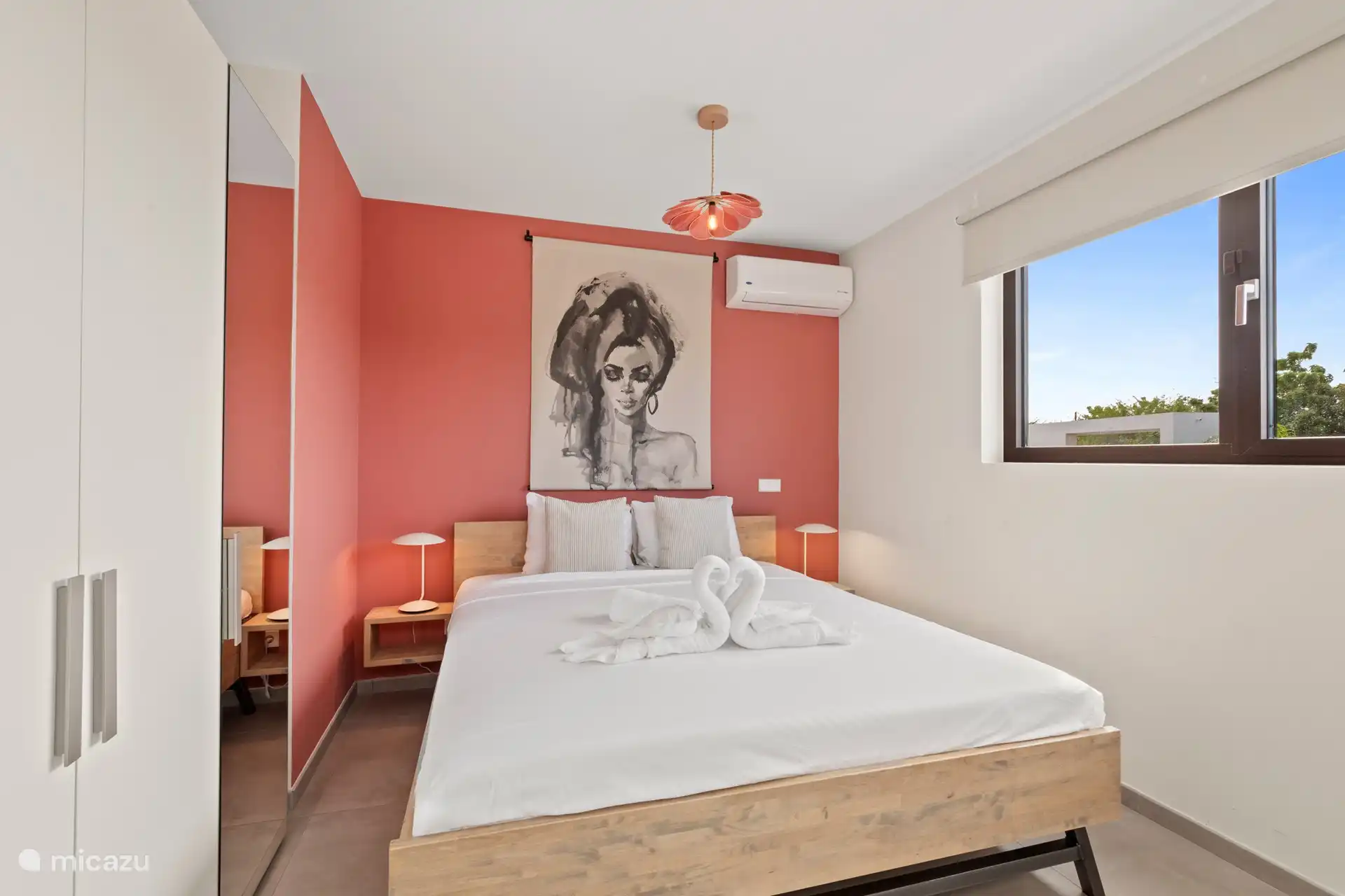 Slaapkamer 1 met tweepersoonsbed en a/c