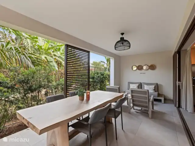 Jan Sofat LUX A12, rez-de-chaussée | Curaçao, Banda Ariba (est), Jan Sofat - appartement Table à manger d’extérieur