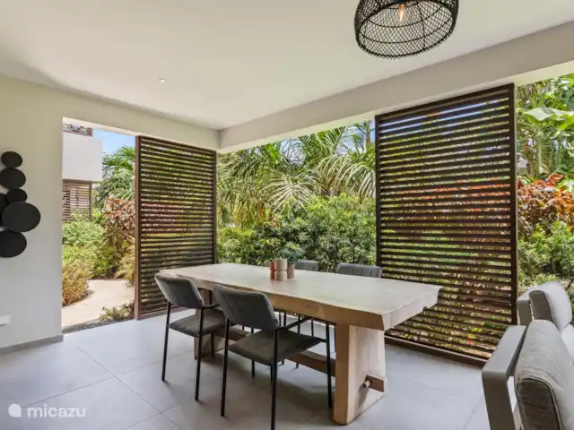 Jan Sofat LUX A12, rez-de-chaussée | Curaçao, Banda Ariba (est), Jan Sofat - appartement Table à manger d’extérieur