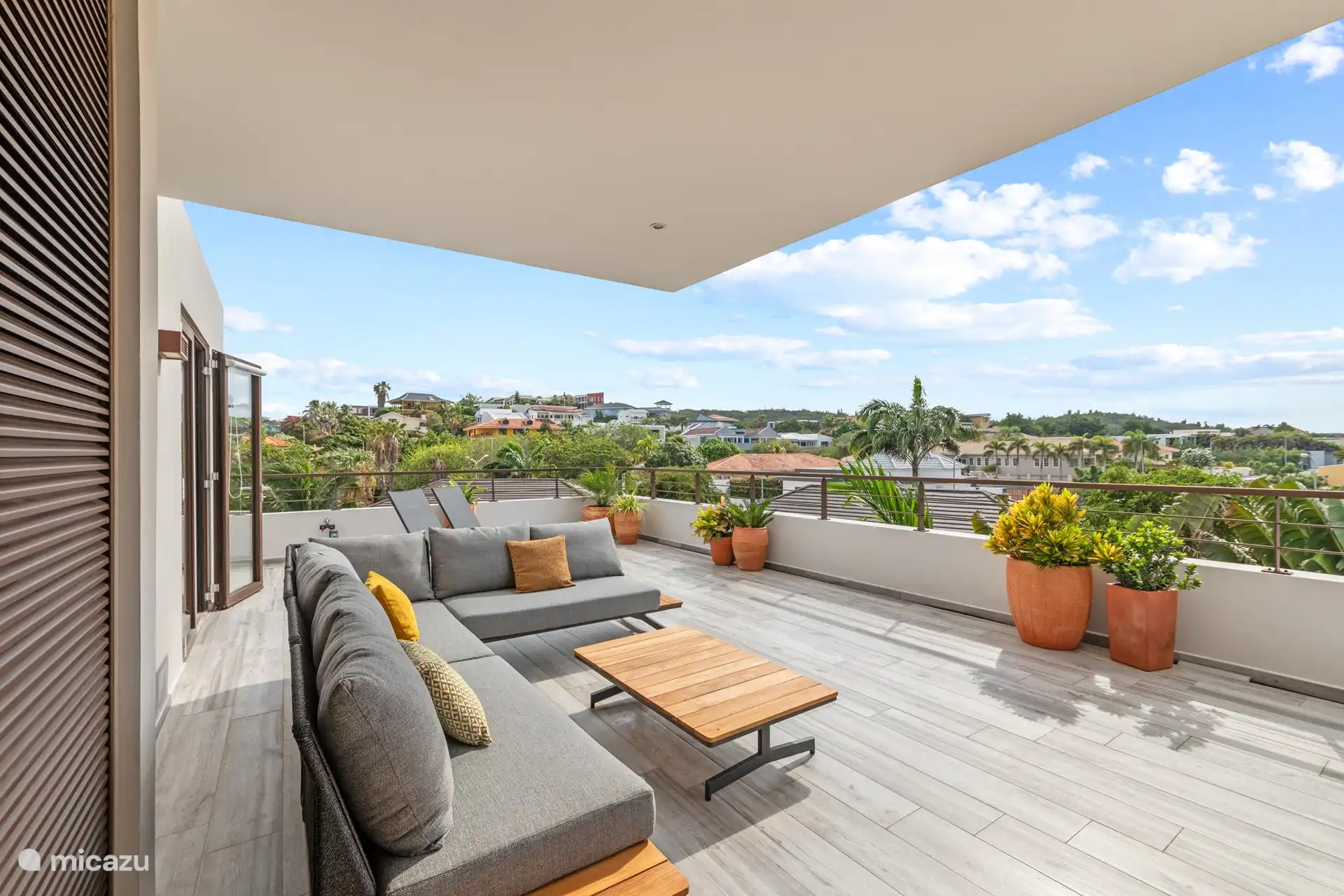 Rooftop met heerlijke lounge en prachtig uitzicht