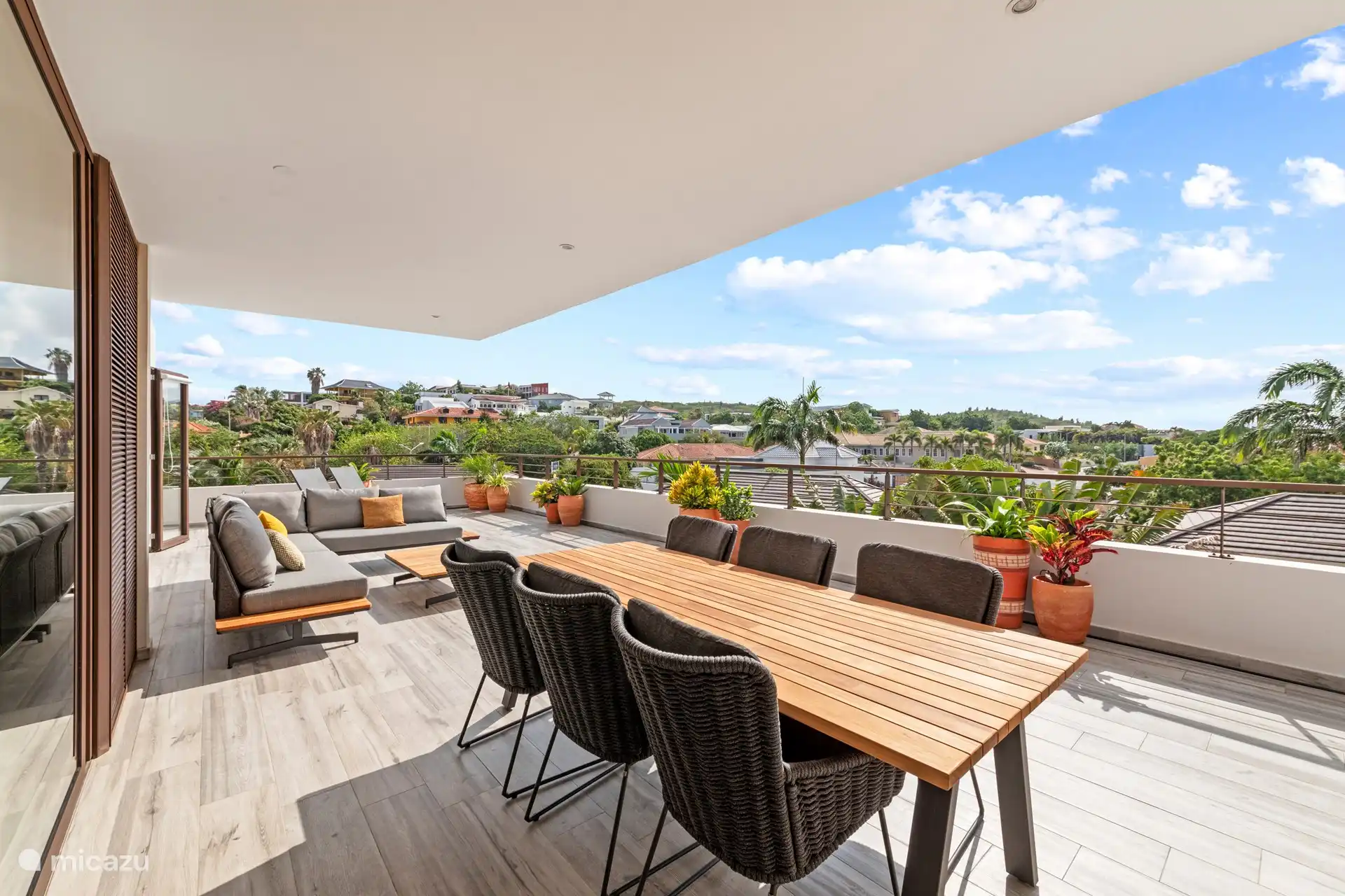 Heerlijk buiten dineren met panoramisch uitzicht