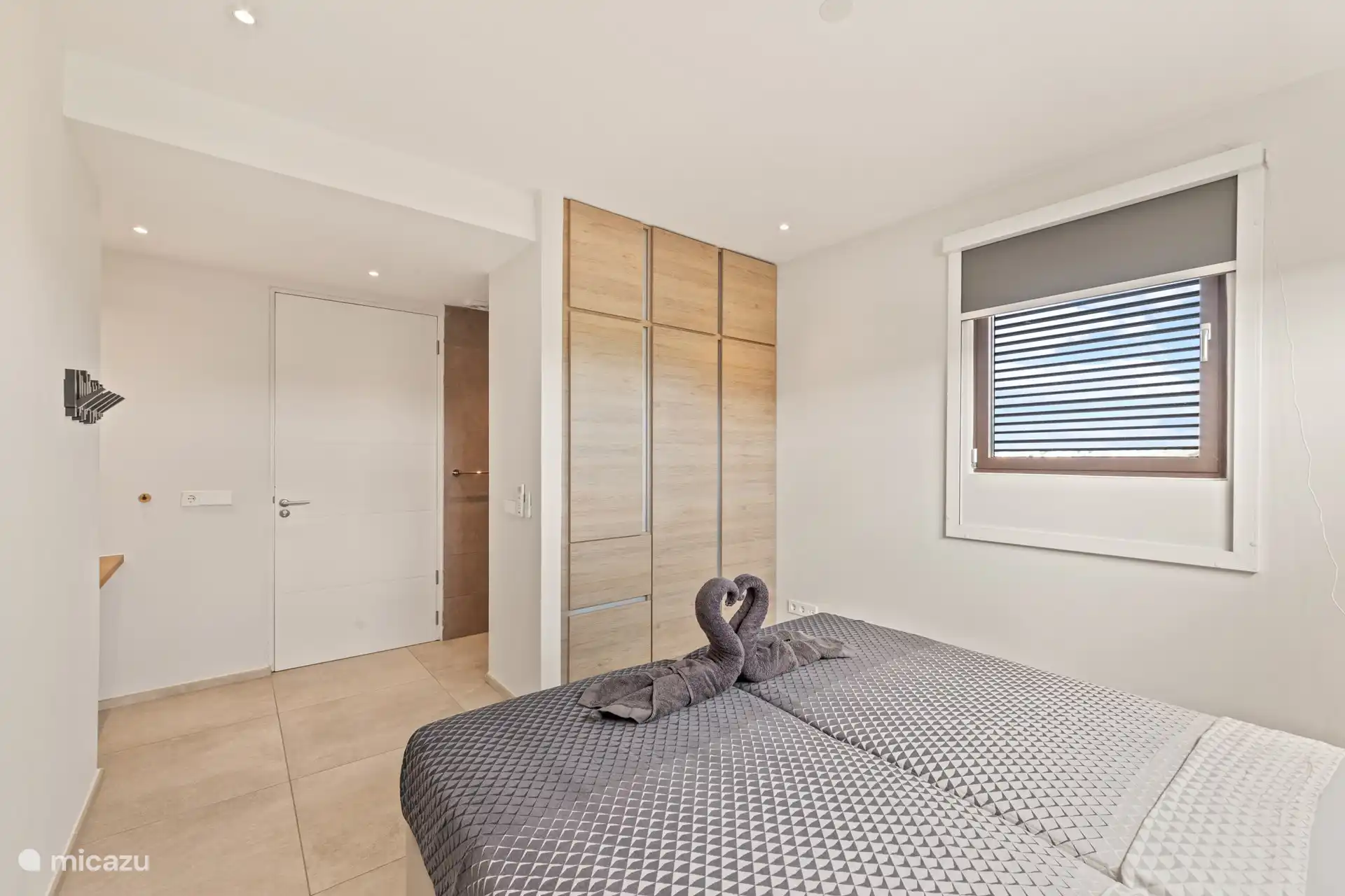 Slaapkamer 2 met tweepersoonsbed en a/c