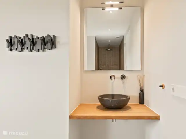 JSA11 Appartement sur le toit du complexe  | Curaçao, Banda Ariba (est), Jan Sofat - appartement Salle de bain 2 avec douche à effet pluie et toilettes