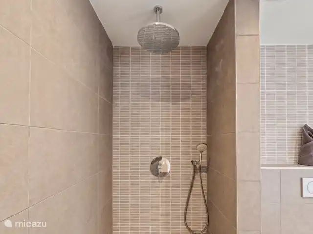 JSA11 Appartement sur le toit du complexe  | Curaçao, Banda Ariba (est), Jan Sofat - appartement Salle de bain 2 avec douche à effet pluie et toilettes