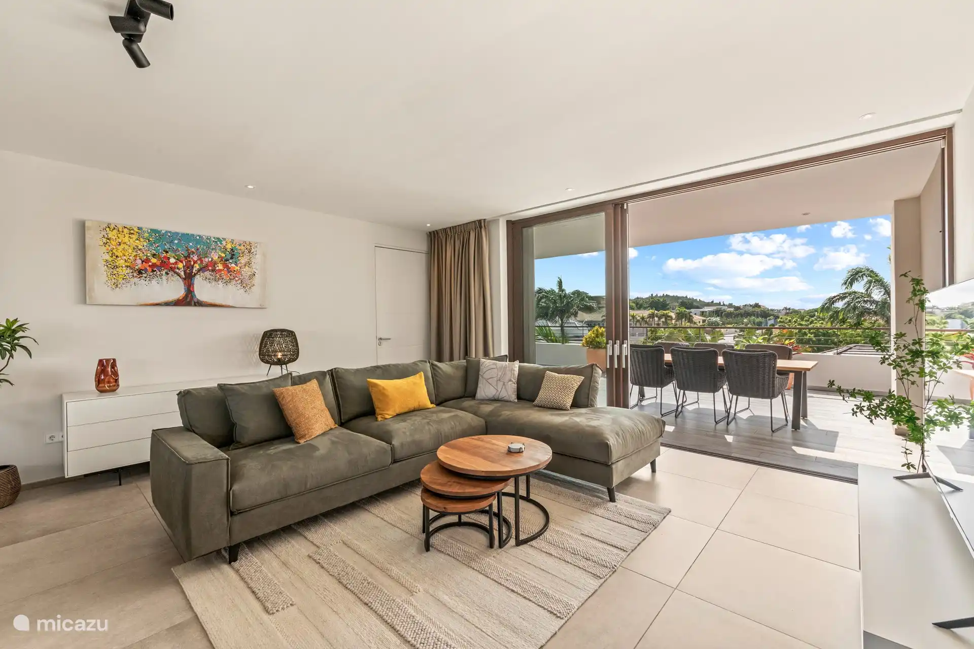 Woonkamer met uitloop naar de rooftop