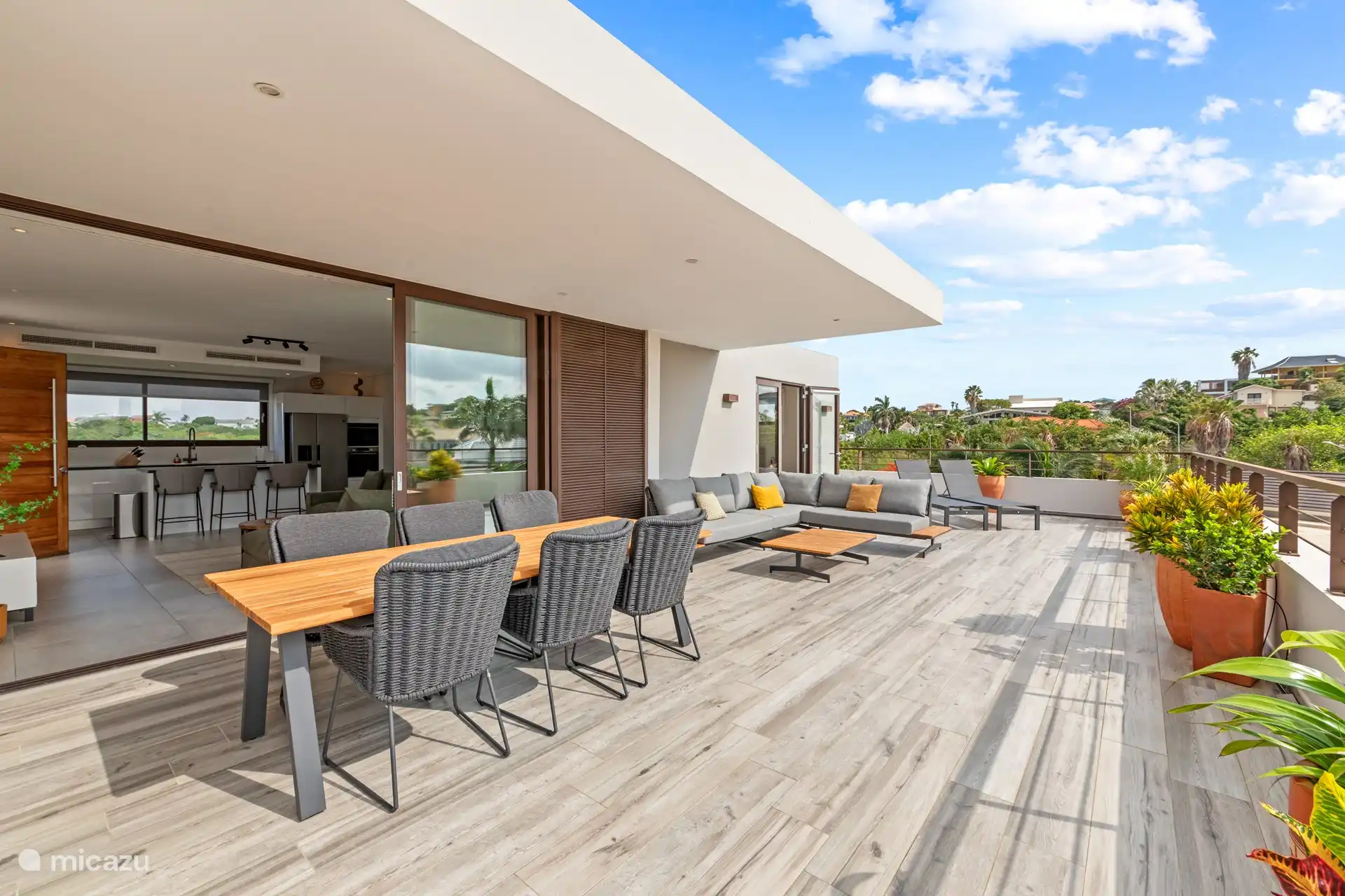 Heerlijk buiten dineren met panoramisch uitzicht