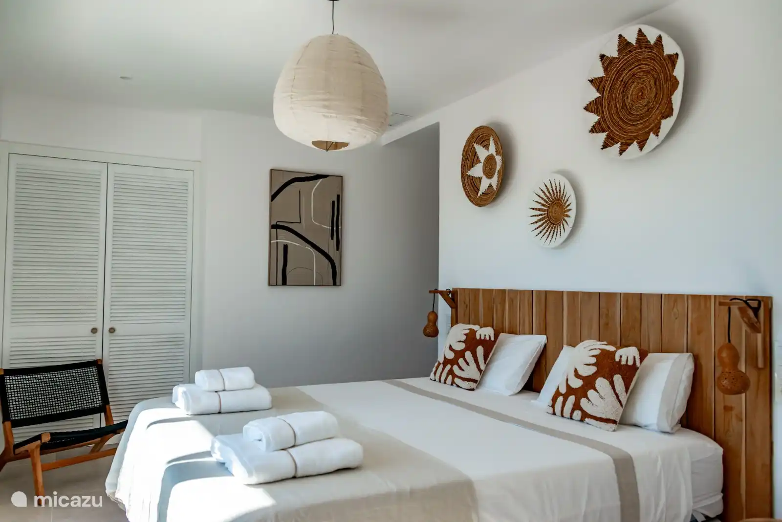 Die Betten sind alle mit luxuriöser Bettwäsche und dicken Badelaken ausgestattet.