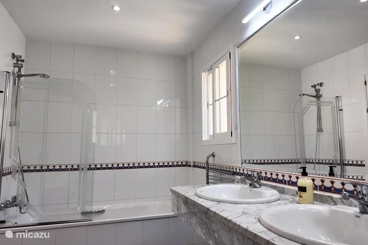 badkamer ensuite van slaapkamer nummer 2