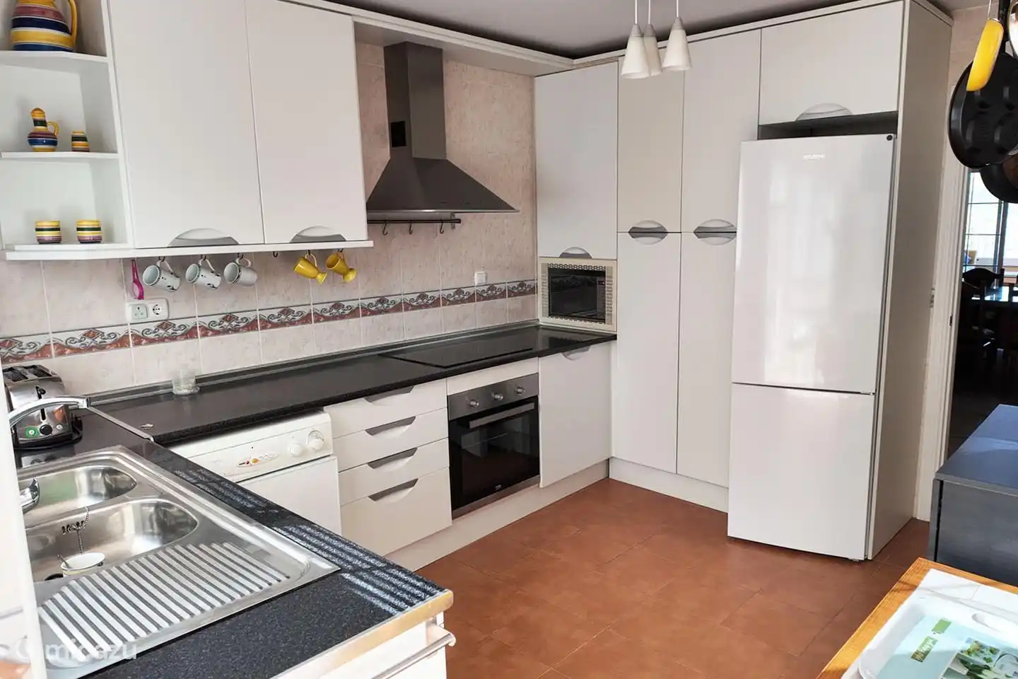 Volledig ingerichte keuken