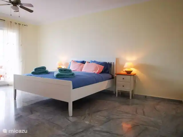 Casa Sans Soucis huren in Spanje, Costa del Sol, Alhaurin golf - appartement Master bedroom met toegang tot het terras en een prachtig uitzicht