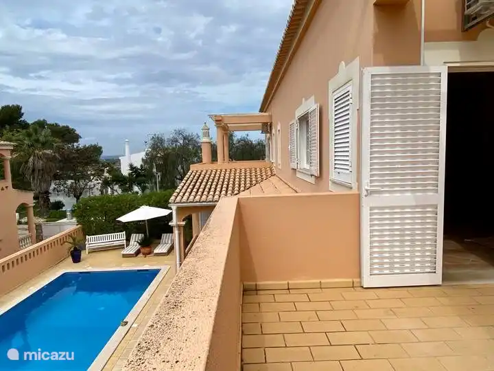 Balcón en el dormitorio principal