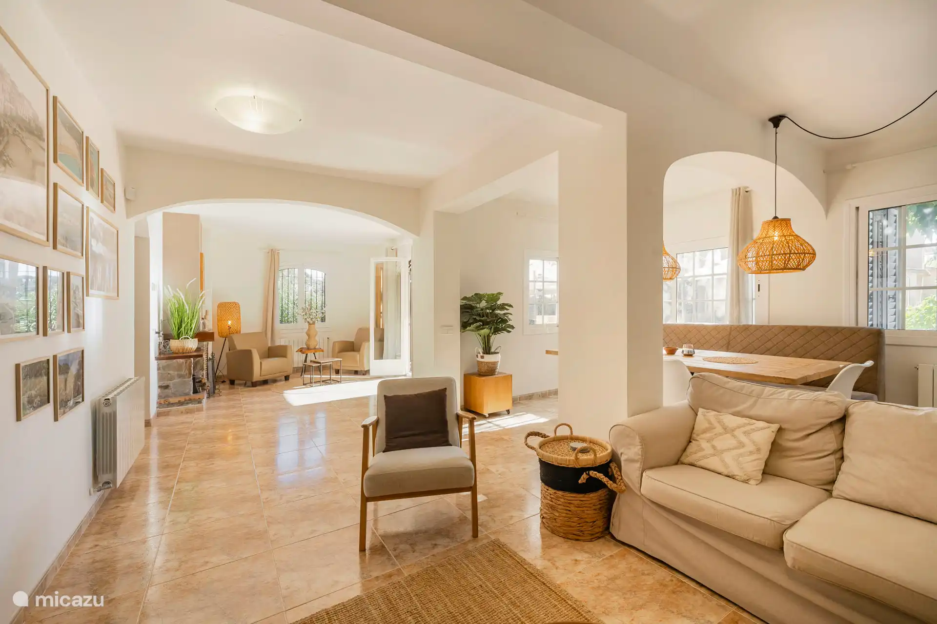 Woonkamer met veel licht