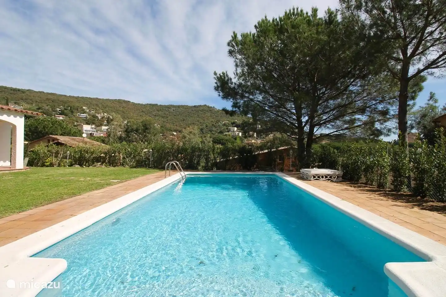 Garden screened with a view of the mountain