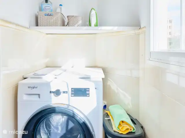 Location de Vacances Espagne, Costa del Sol, Torrox, appartement - Oasis vue mer Machine à laver avec fonction de séchage.