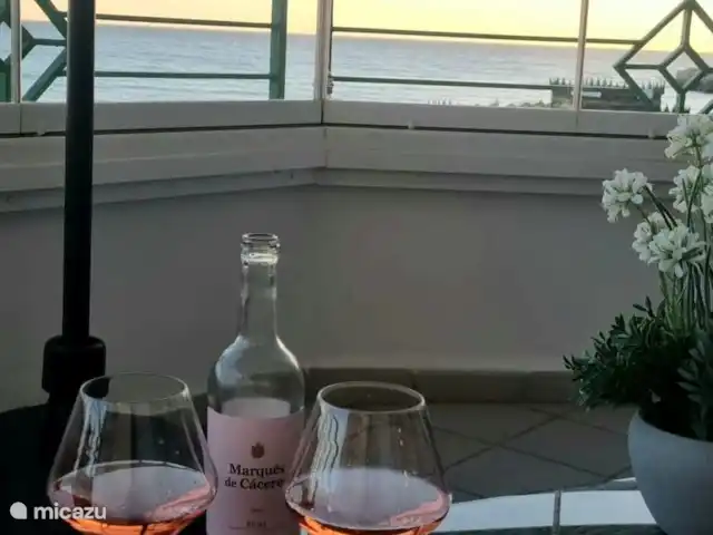 Location de Vacances Espagne, Costa del Sol, Torrox, appartement - Oasis vue mer Bon vin au coucher du soleil sur la terrasse.