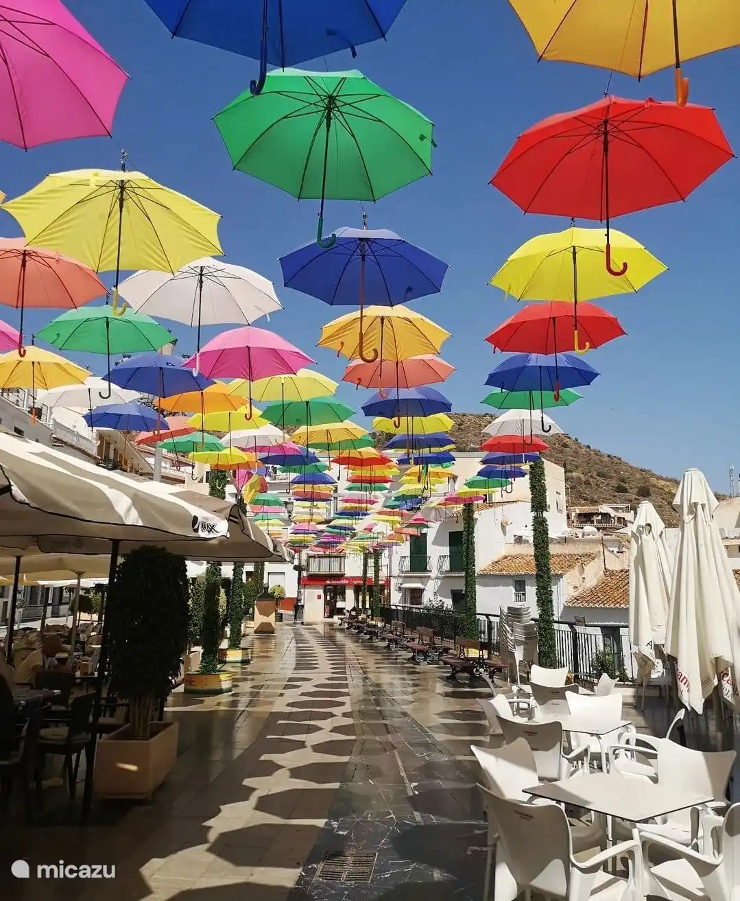 La place dans le vieux village de Torrox.