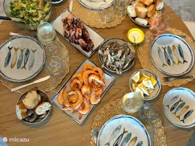 Location de Vacances Espagne, Costa del Sol, Torrox, appartement - Oasis vue mer Table dressée avec de délicieux plats espagnols.