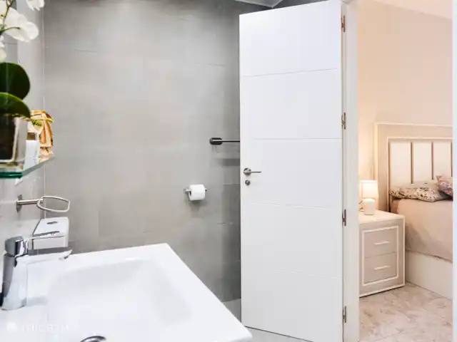 Location de Vacances Espagne, Costa del Sol, Torrox, appartement - Oasis vue mer Salle de bain attenante avec balcon.