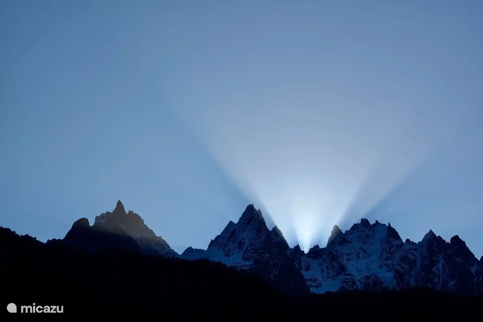 Prachtig lichtschouwspel boven de Vallee Blanche