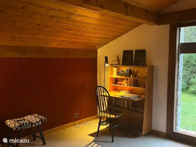 Chalet-lesPraz en Francia, Alta Saboya, Chamonix - chalet En la entreplanta, un asiento y un sillón para aquellos que quieran aislarse un rato
