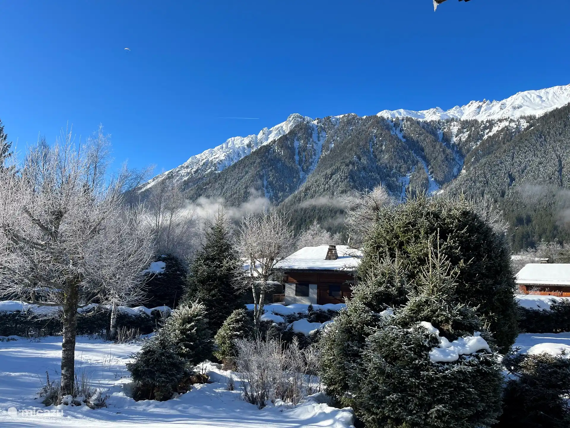 Blick auf die Skipisten von Brevent, leicht erreichbar mit einem kostenlosen Skibus, der am Ende der Straße hält, oder natürlich mit Ihrem eigenen Transport
