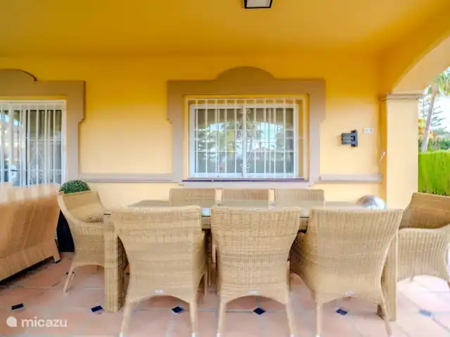 Cozy Villa Marbella - Estepona | Espagne, Costa del Sol, Estepona - villa salle à manger dans le jardin