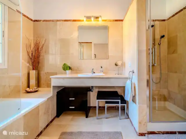 Cozy Villa Marbella - Estepona | Espagne, Costa del Sol, Estepona - villa 3ème salle de bain reliée au lit principal