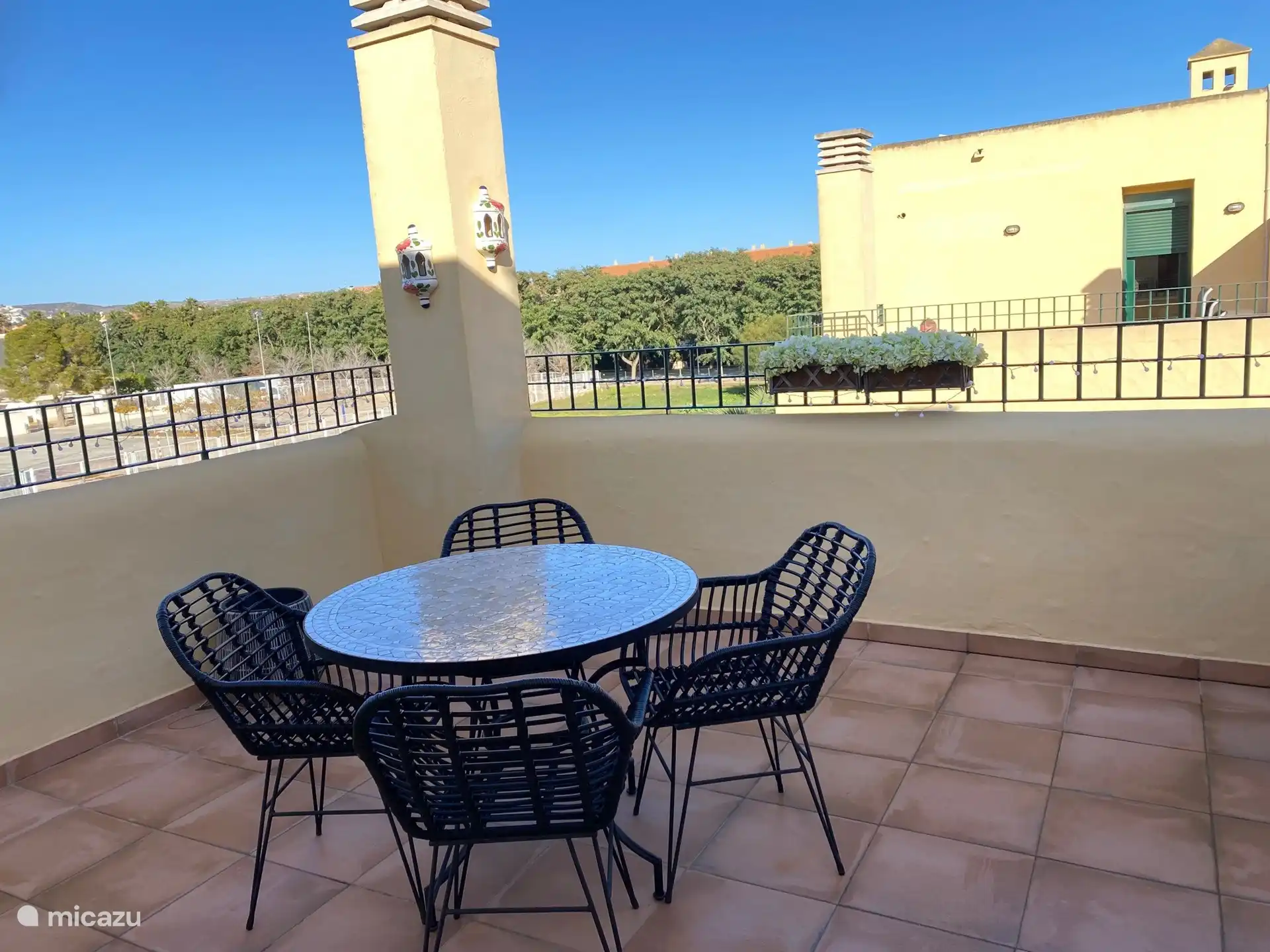 Schöne Dachterrasse mit Aussicht