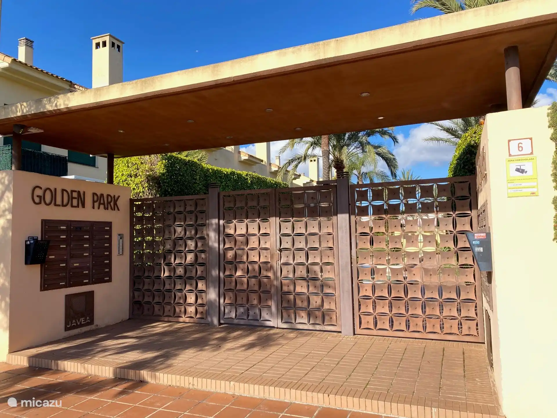 Haupteingang der Urbanisation