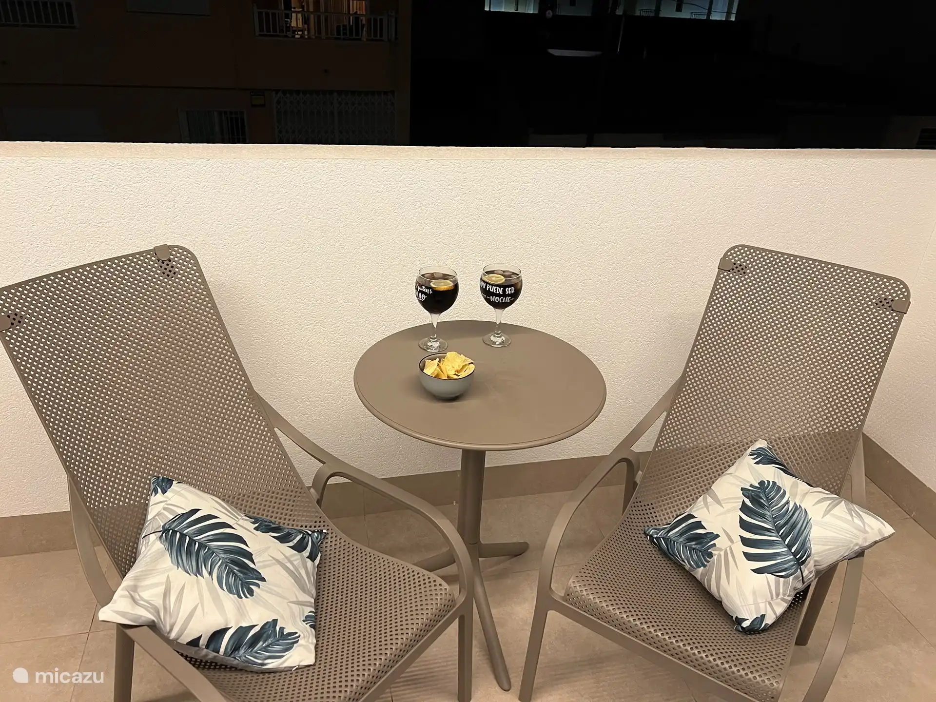 Balkon bij woonkamer