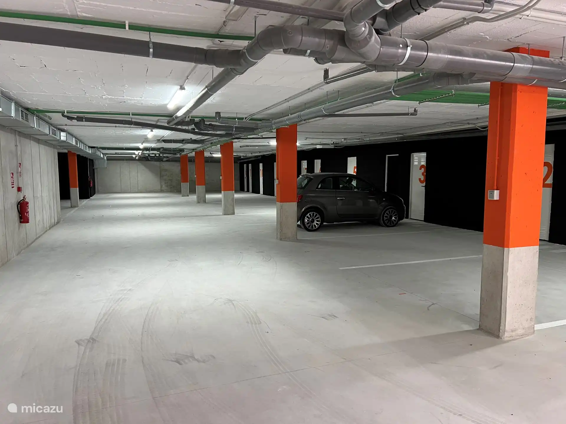 Garage met eigen parkeerplaats