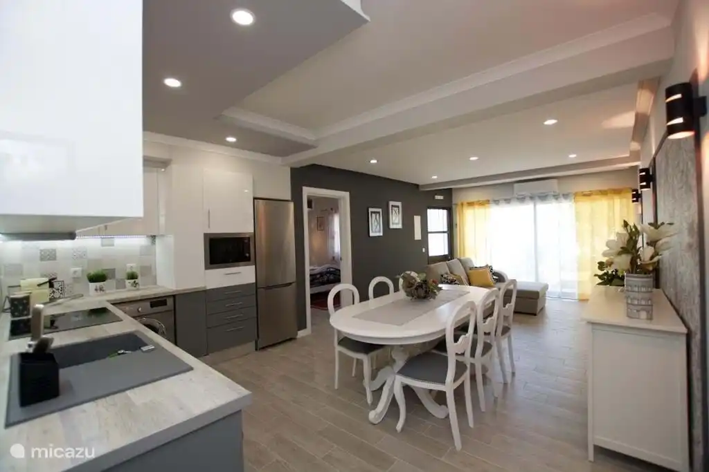 Wohnzimmer/Offene Küche