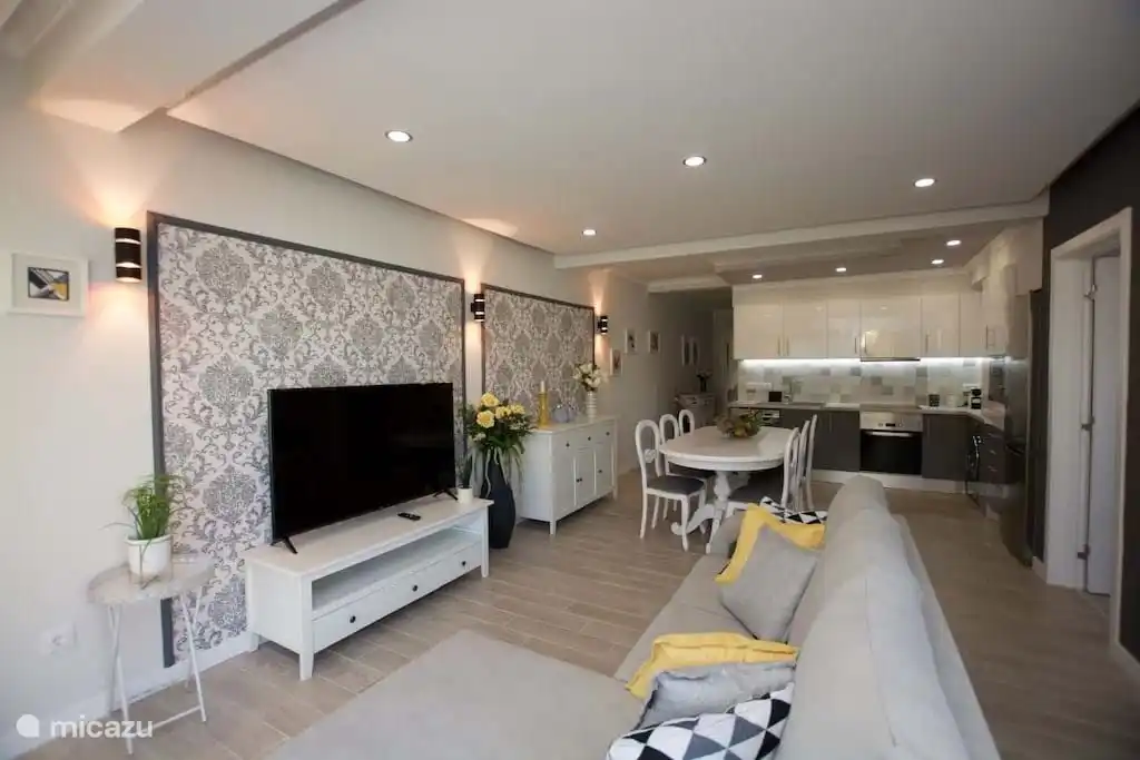 Wohnzimmer/Offene Küche