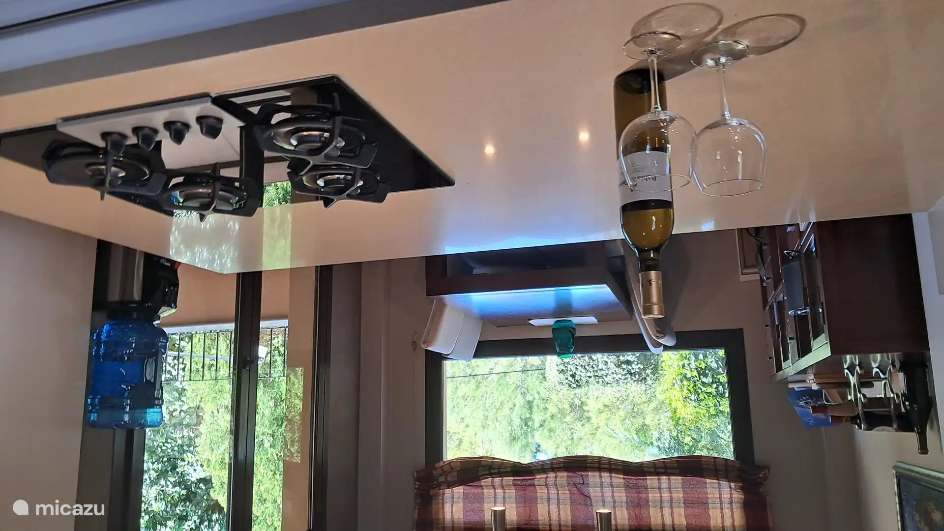 Blick auf den Essbereich in der Küche