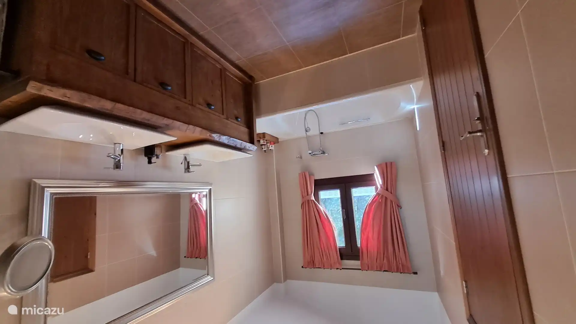 En-suite Badezimmer, vom Doppelzimmer im Obergeschoss