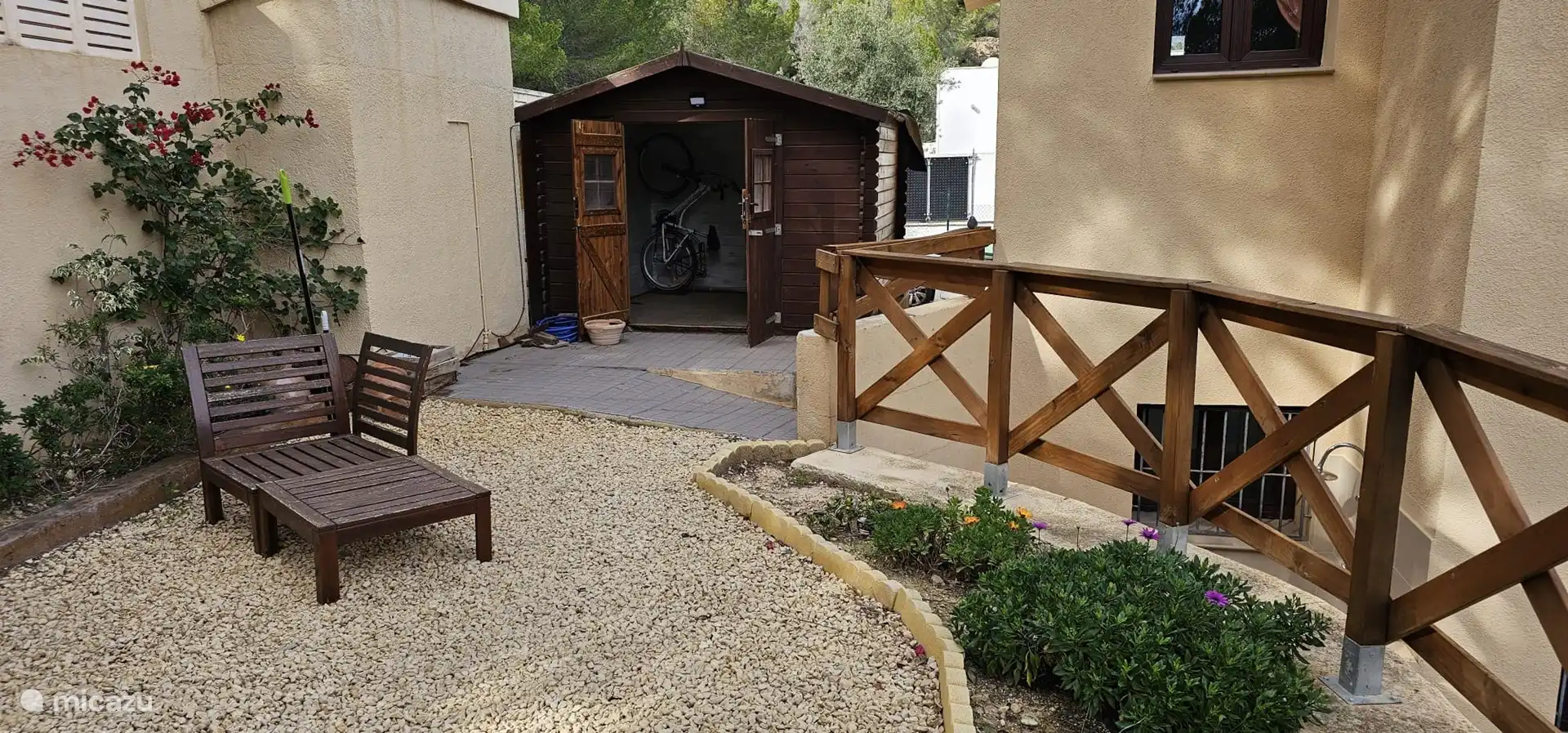 Geschlossener Schuppen für bis zu 8 Fahrräder