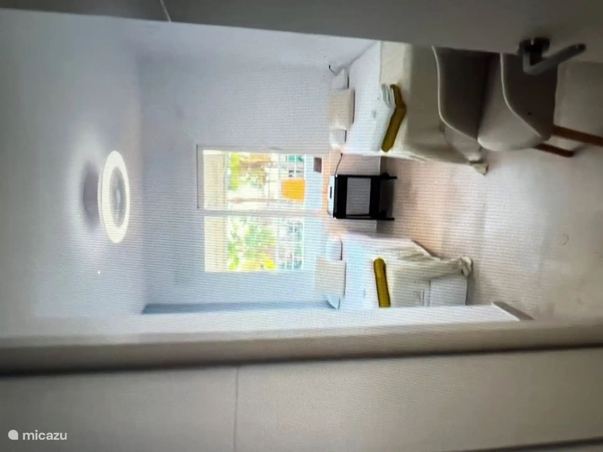 Slaapkamer met twee aparte bedden