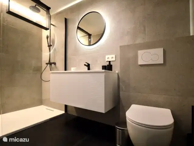 Fabiola 2 en Bélgica, Costa Belga, Middelkerke - apartamento Cuarto de baño con ducha a ras de suelo