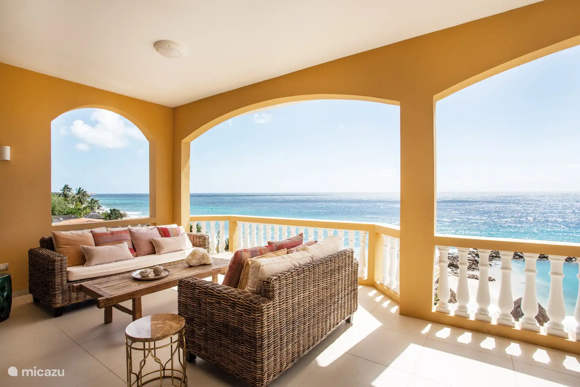 Balkon mit schönem Meerblick