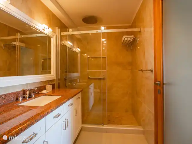 The Beach · The Strand Penthouse en Curazao, Curazao Centro, Willemstad - apartamento Cuarto de baño 3 con WC