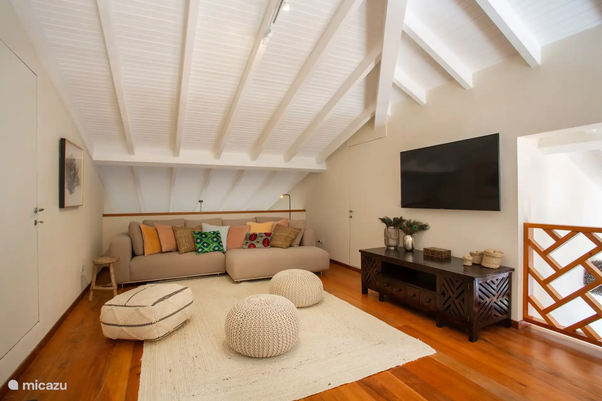 Wohnzimmer im Obergeschoss mit TV