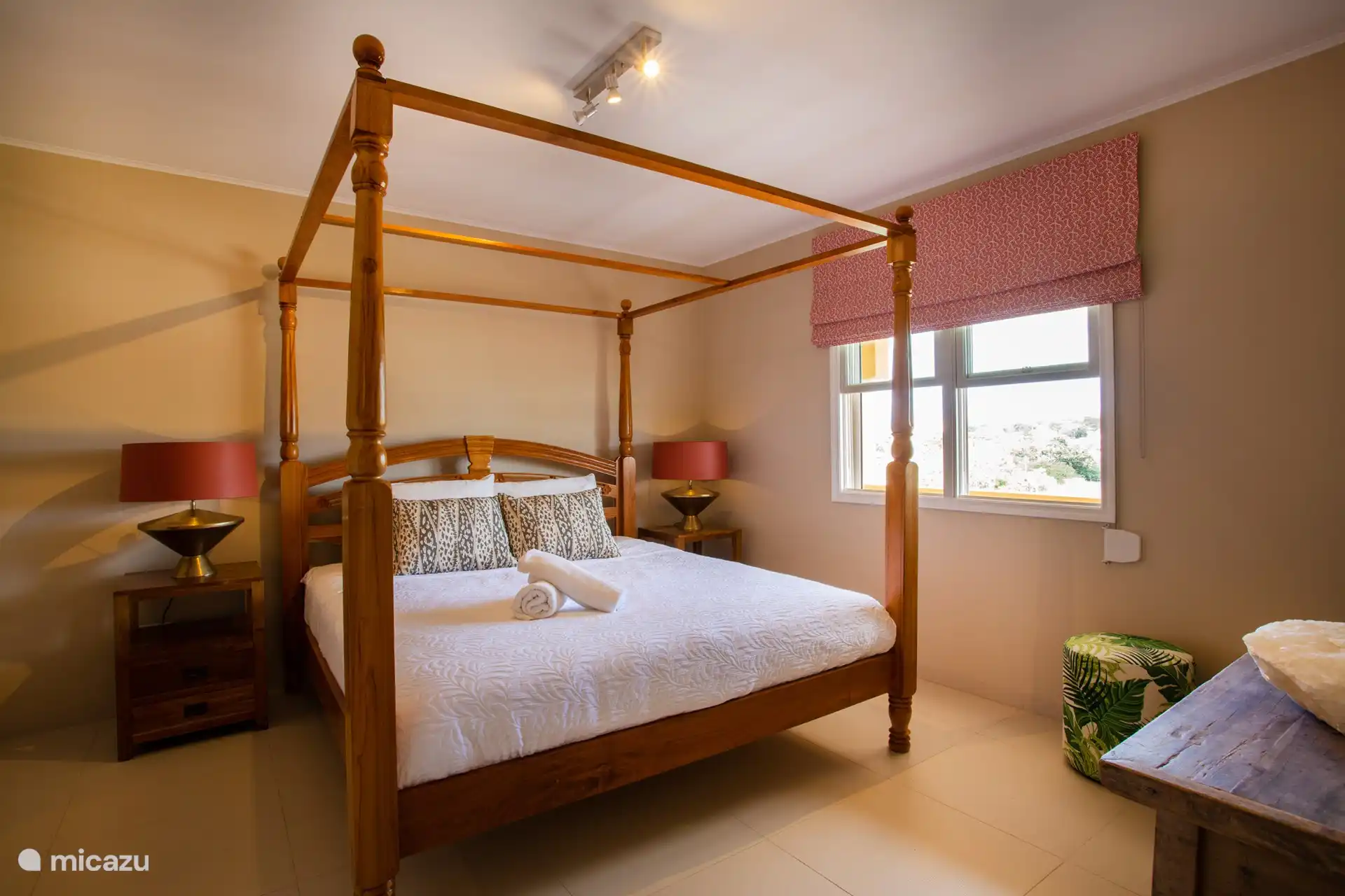 Schlafzimmer 2 mit Doppelbett, Klimaanlage und Bad