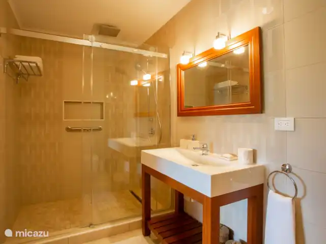 The Beach · The Strand Penthouse en Curazao, Curazao Centro, Willemstad - apartamento Baño 2